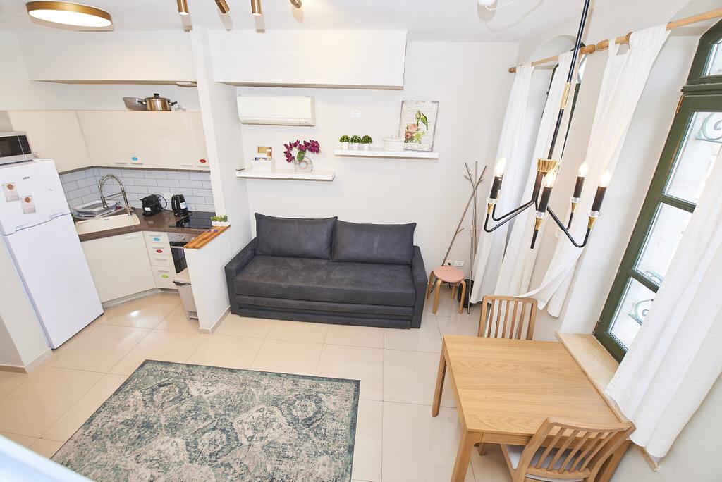 Stunning Saidoff Duplex • Mehadrin Kitchen • Steps to Light Rail photo 9
