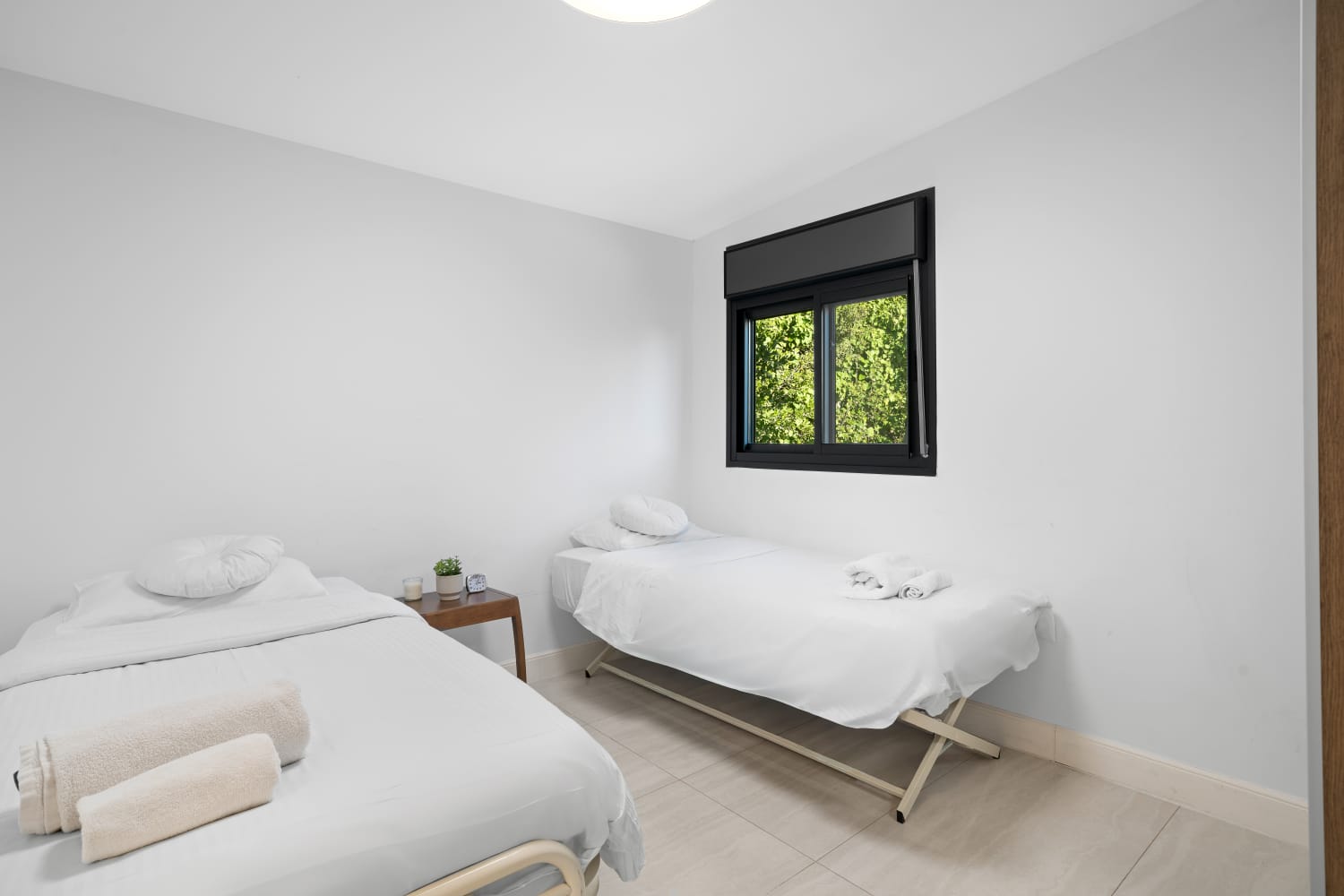 Peaceful 5BR Retreat in Green Givat Hamivtar – Walk to Shops & Shuls photo 10