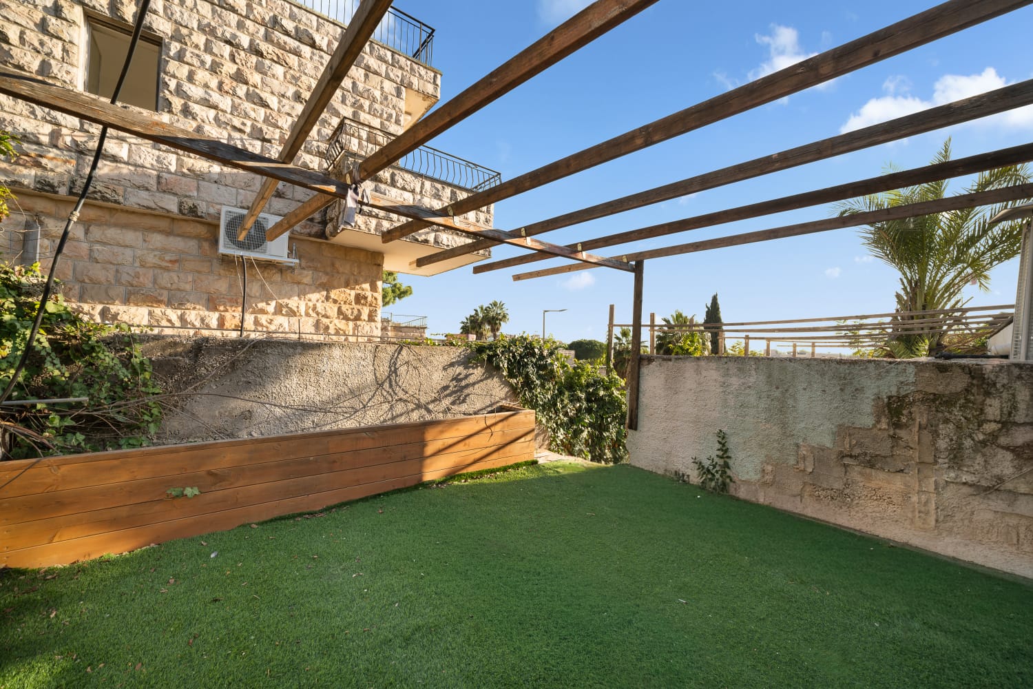 Peaceful 5BR Retreat in Green Givat Hamivtar – Walk to Shops & Shuls photo 12