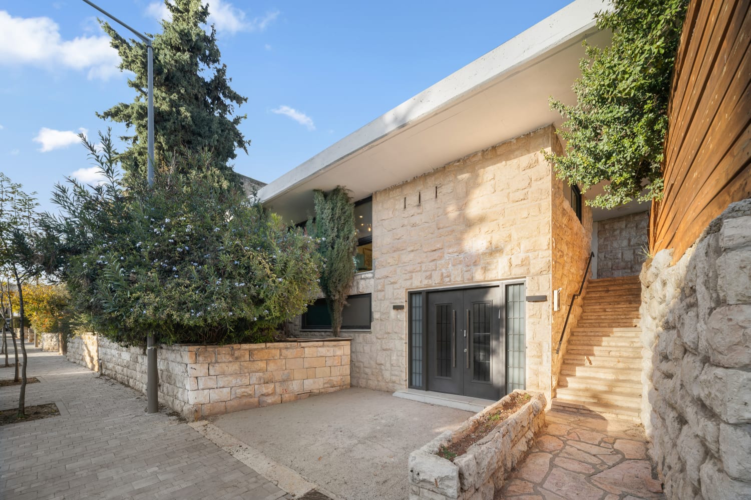 Peaceful 5BR Retreat in Green Givat Hamivtar – Walk to Shops & Shuls photo 21