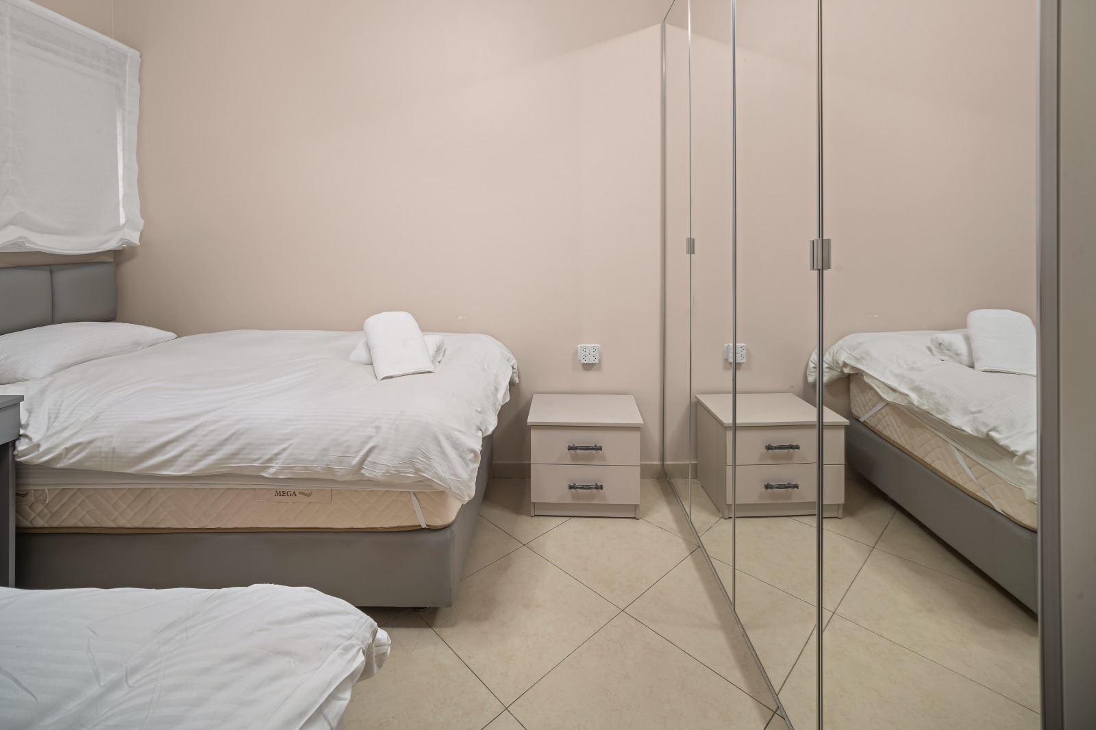 Fresh, Stylish 2-Bedroom Apartment in Arzei HaBira photo 10