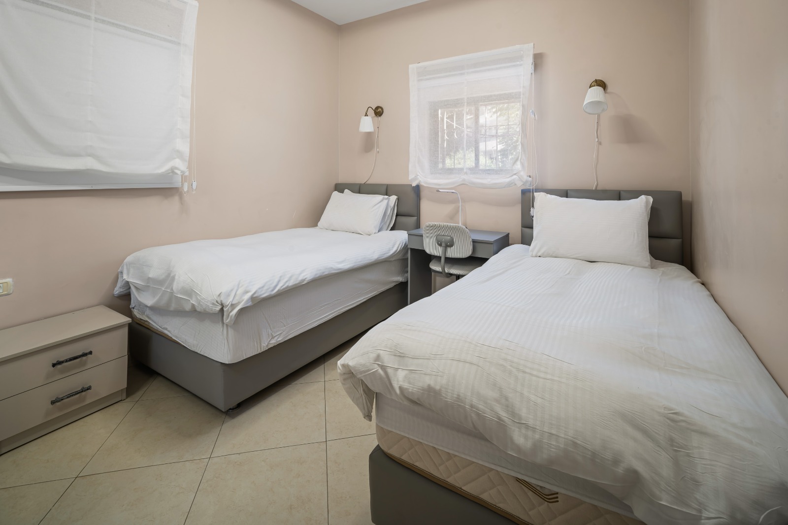 Fresh, Stylish 2-Bedroom Apartment in Arzei HaBira photo 11