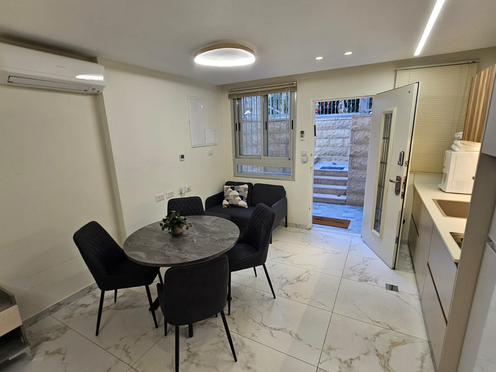 Sheshet Escape - 1 Bedroom Garden Apartment in Ramat Eshkol, Kosher Mehadrin photo 11
