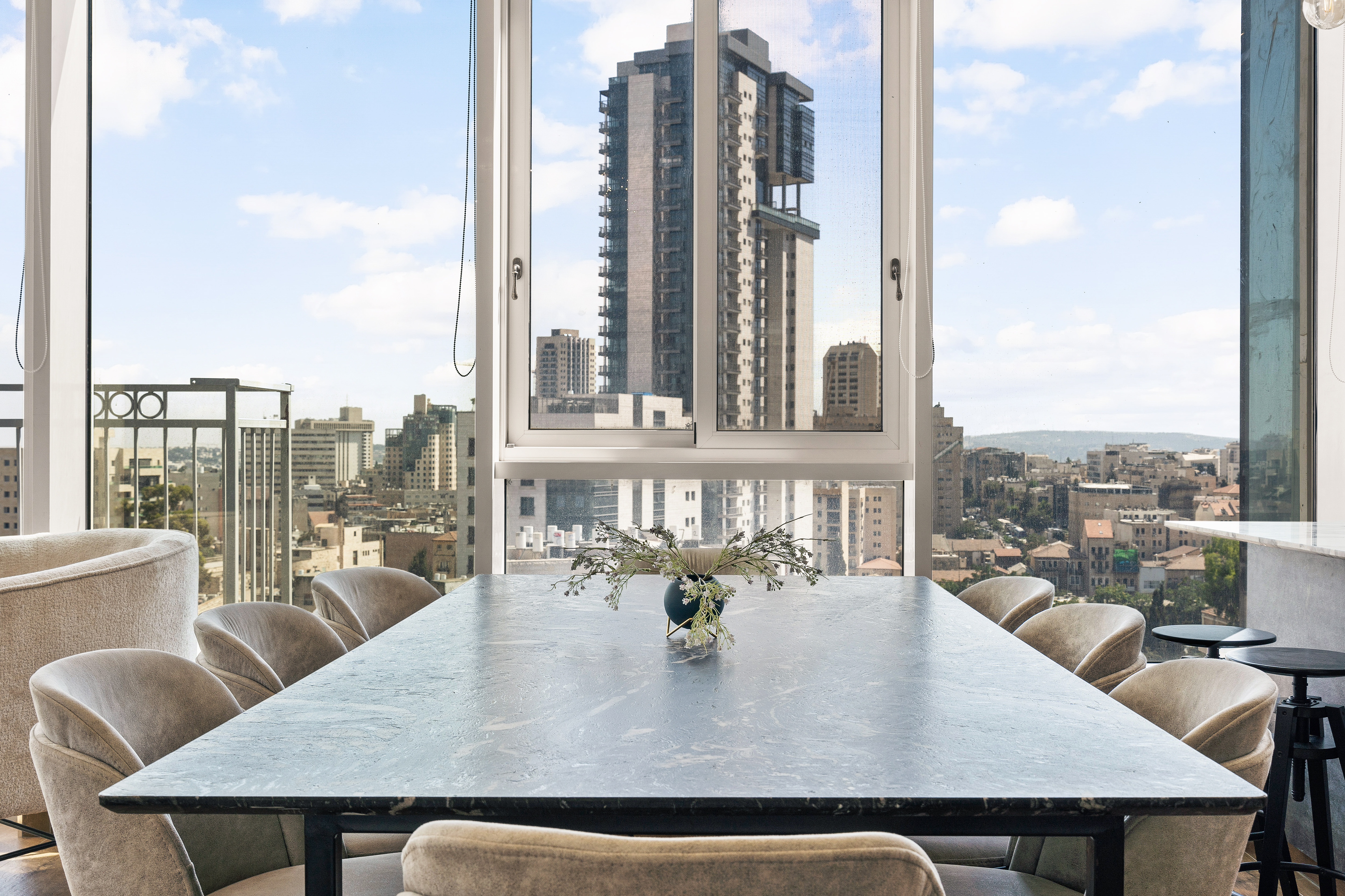 Authentic Geula Living with Modern Luxury – Har Habayit Views photo 6