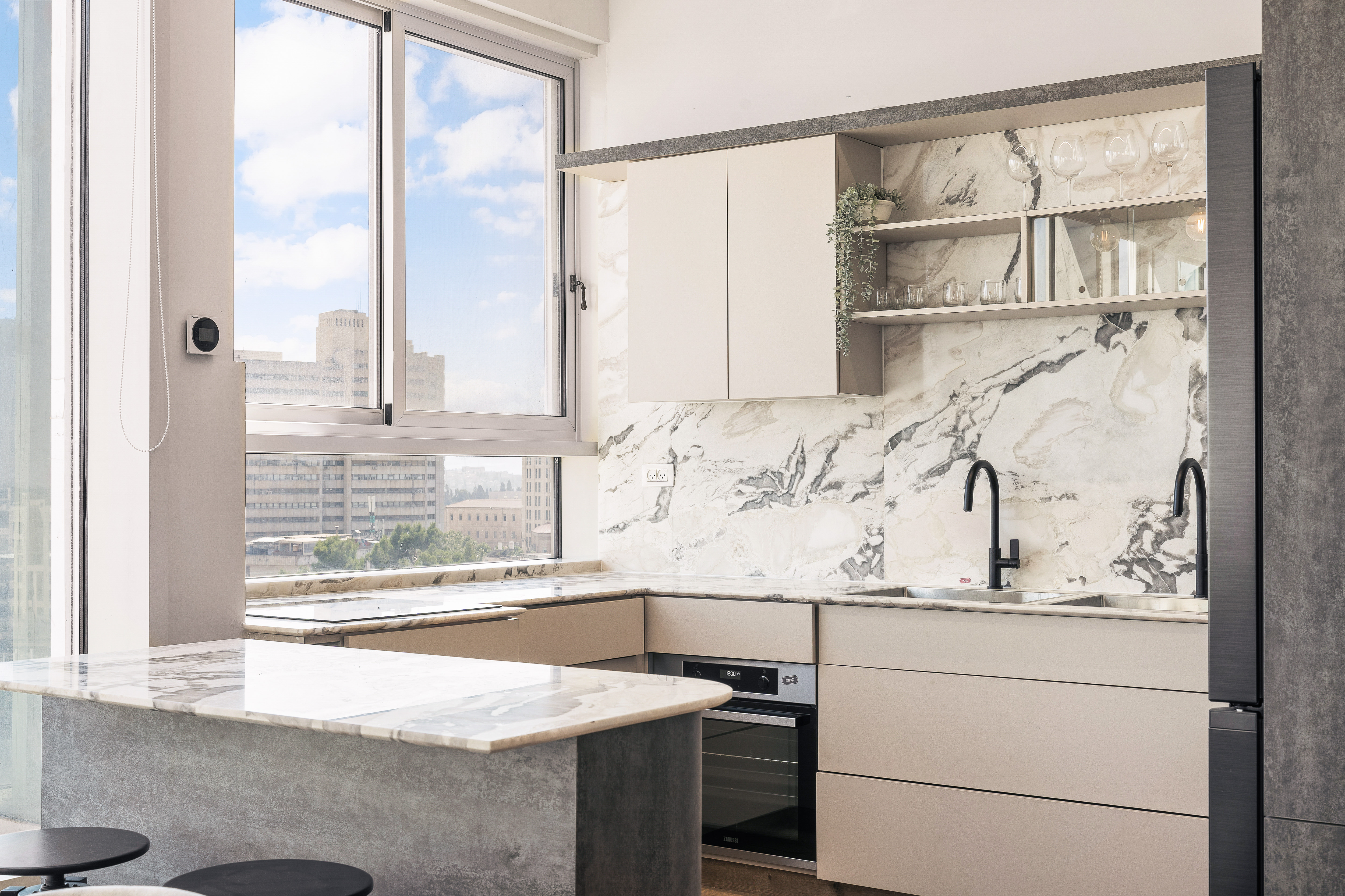 Authentic Geula Living with Modern Luxury – Har Habayit Views photo 10
