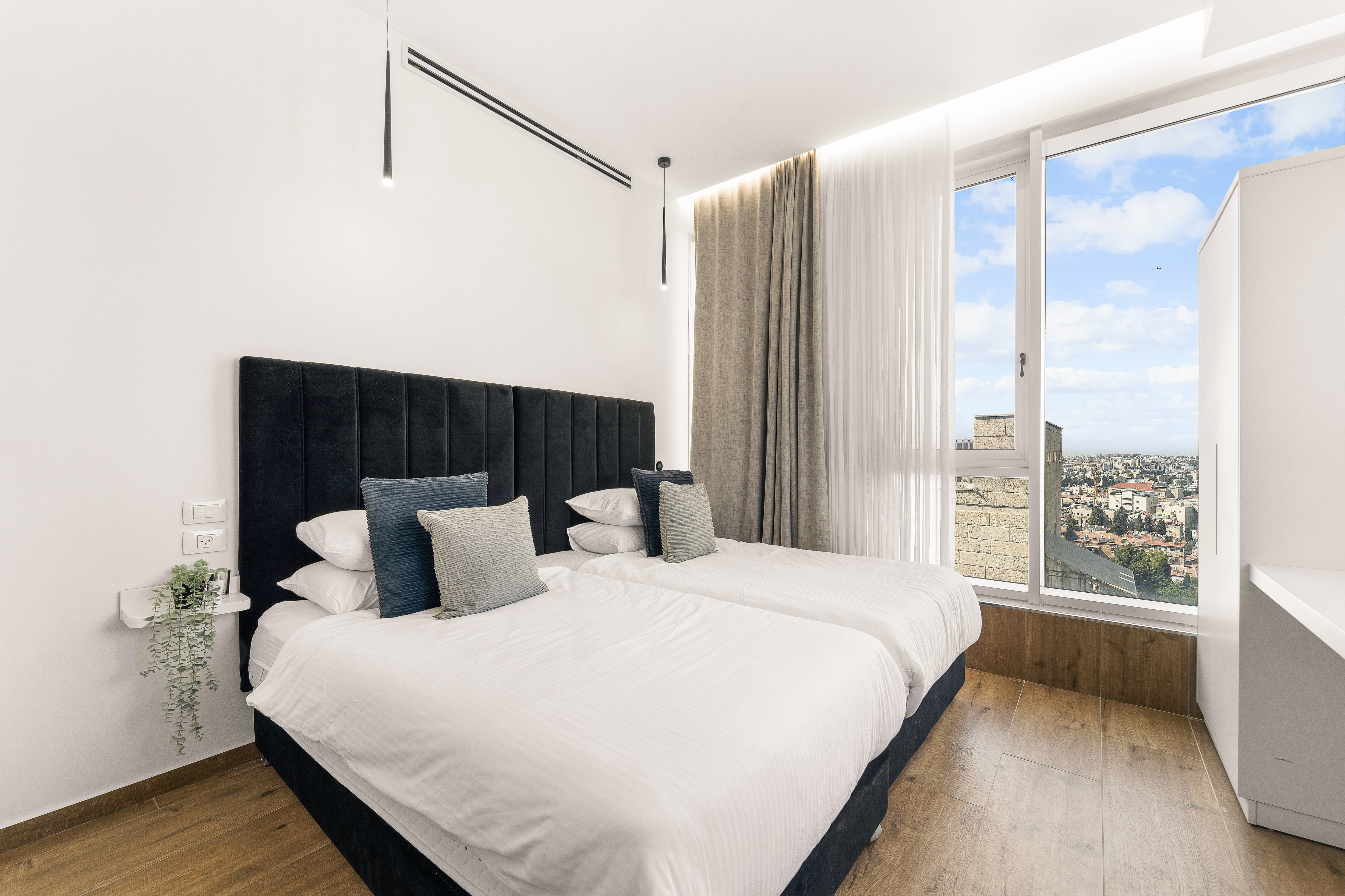Authentic Geula Living with Modern Luxury – Har Habayit Views photo 12
