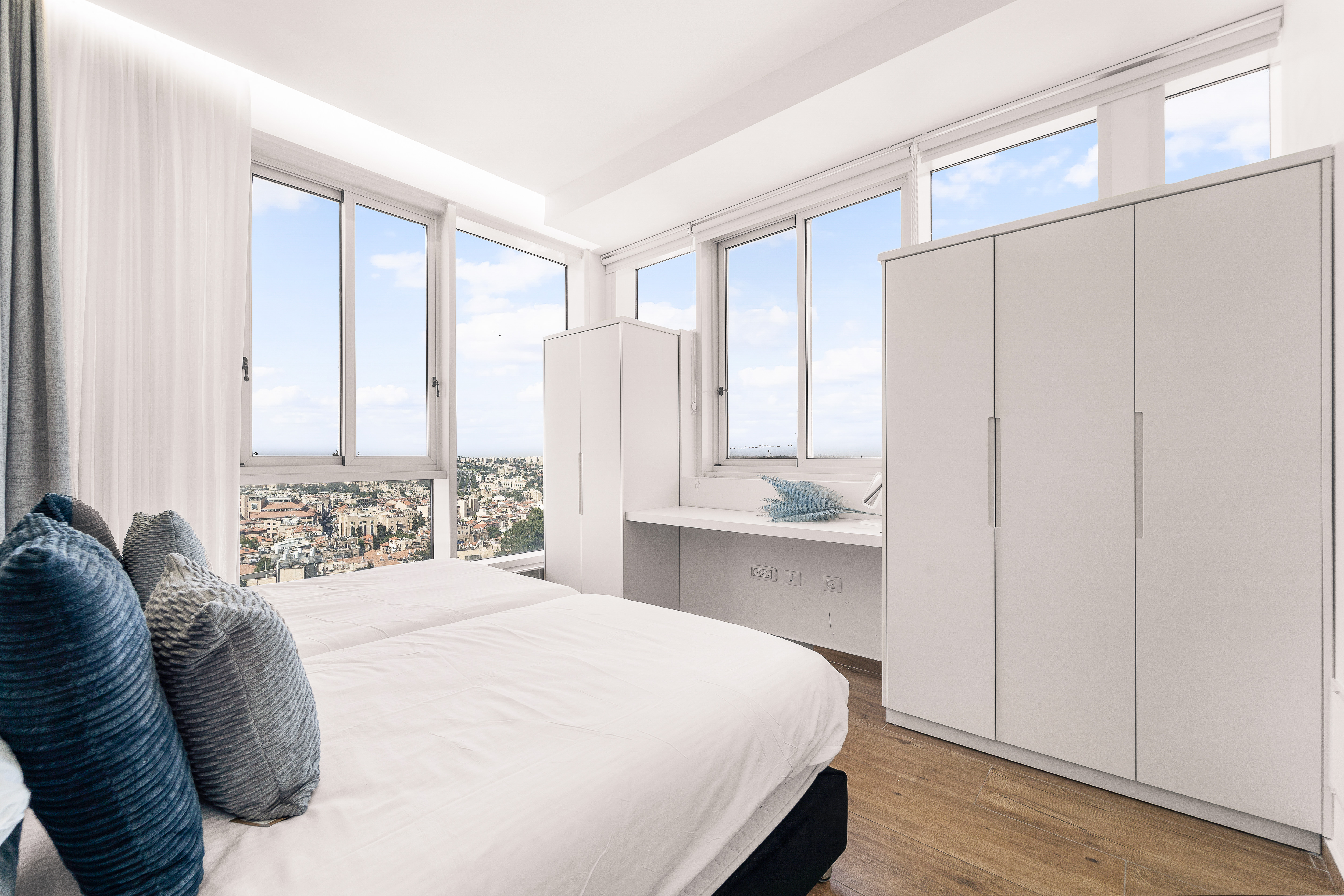 Authentic Geula Living with Modern Luxury – Har Habayit Views photo 13