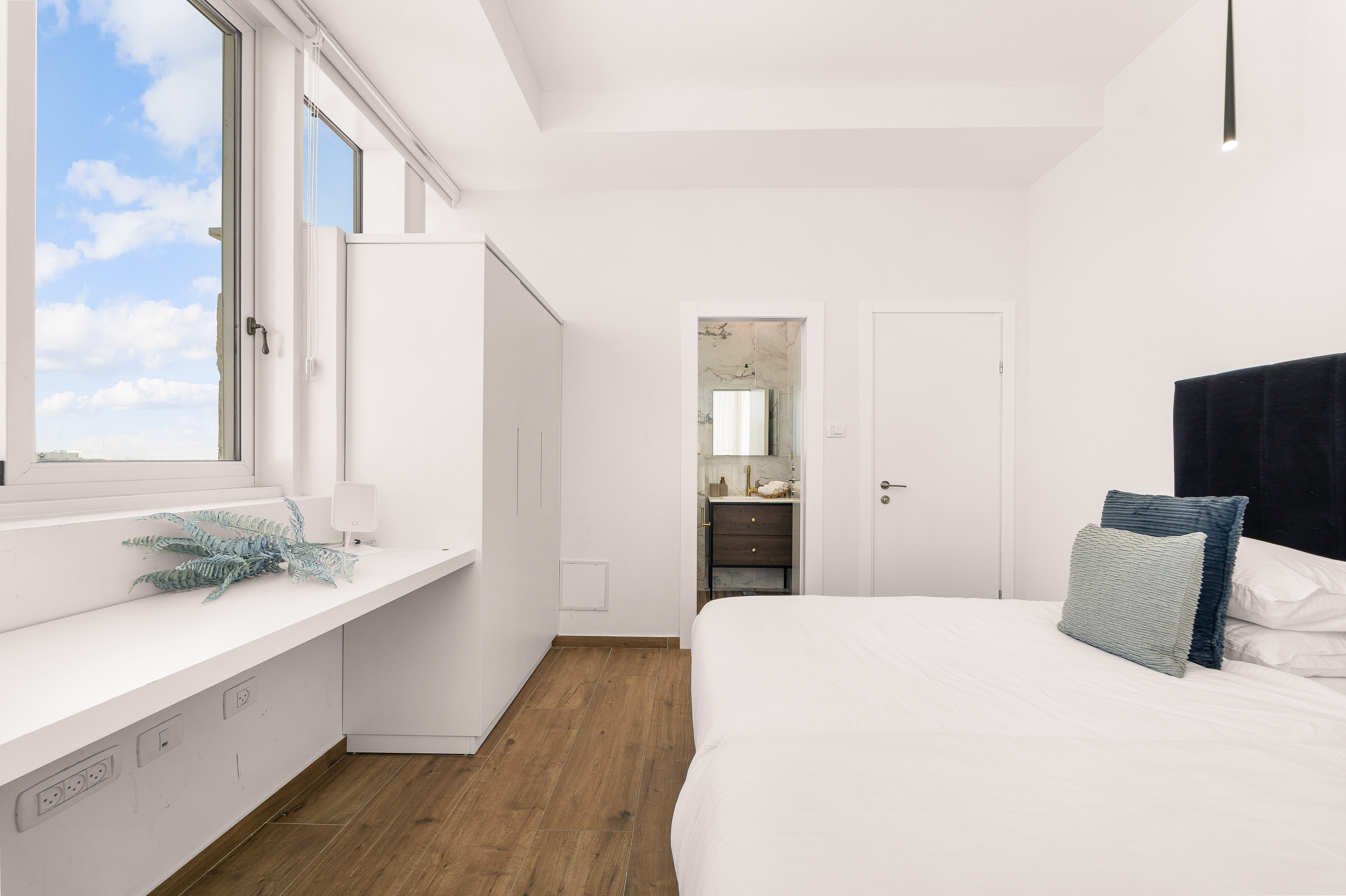 Authentic Geula Living with Modern Luxury – Har Habayit Views photo 15