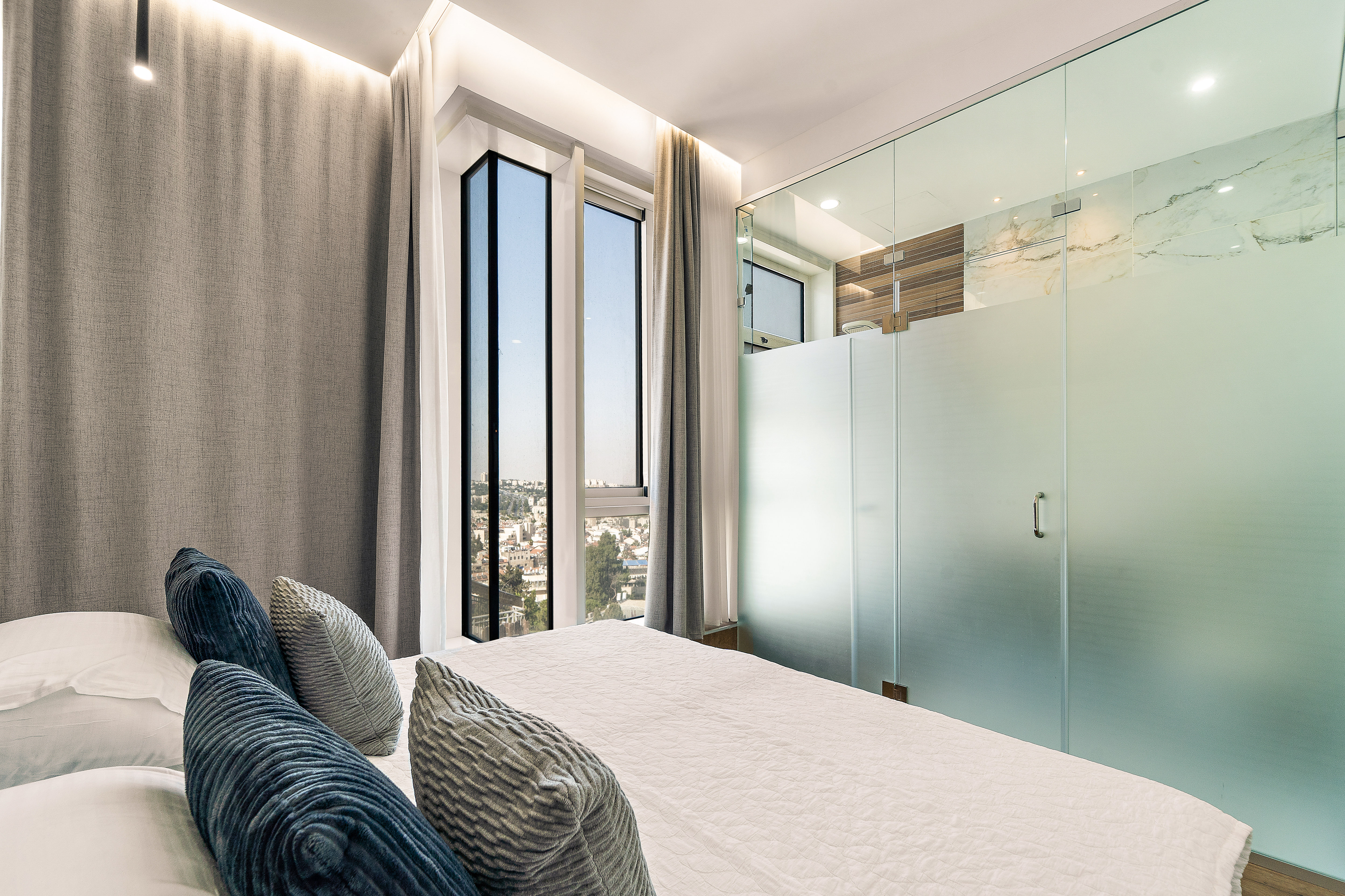 Authentic Geula Living with Modern Luxury – Har Habayit Views photo 19