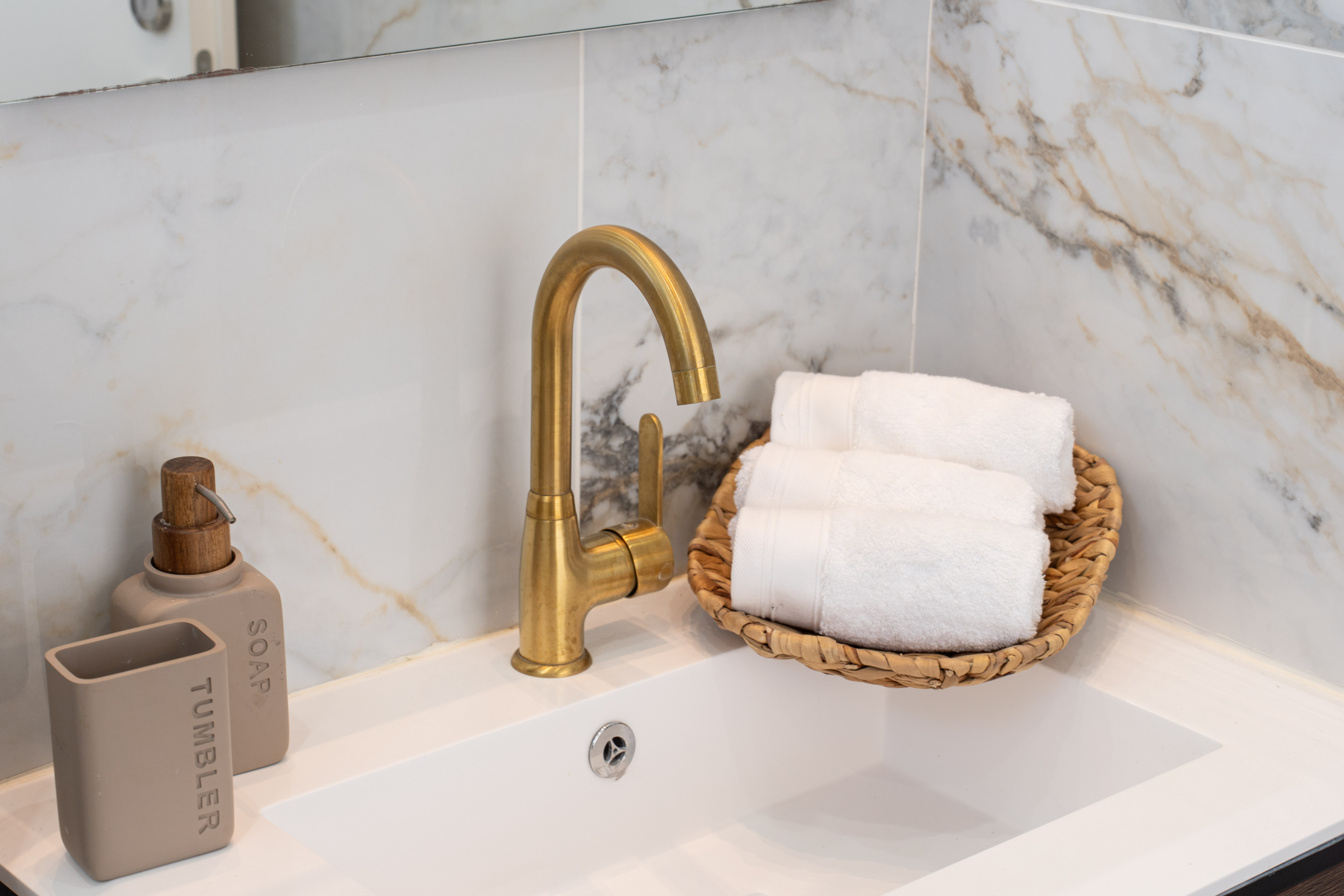 Authentic Geula Living with Modern Luxury – Har Habayit Views photo 23