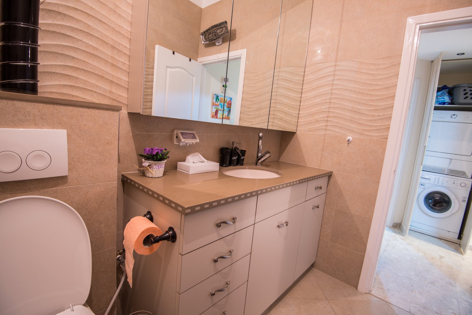Designer 2BR Apartment with Sukkah Porch | Prime Sanhedria/Ramat Eshkol photo 10